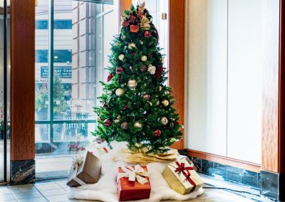 holiday tree decor